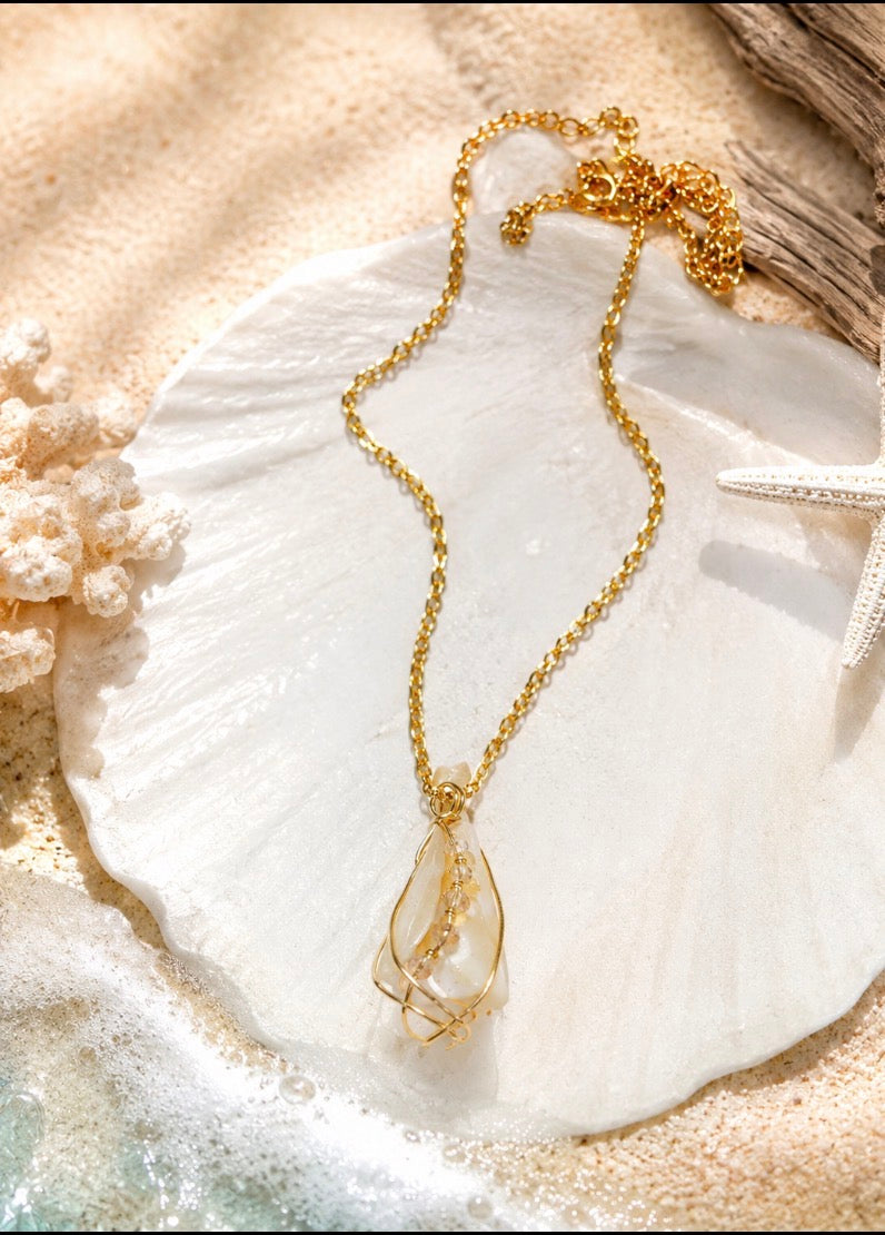 Golden Shore Treasure Necklace 🐚